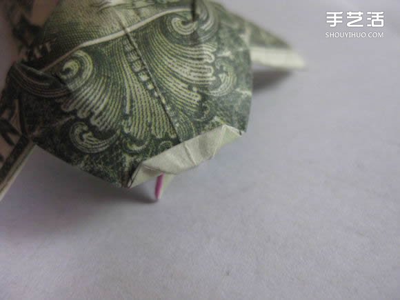 折纸美元鲤鱼的方法 用美元折鲤鱼怎么折图解