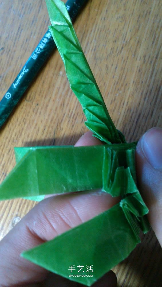 立体螳螂的折法图解 折纸小螳螂的详细步骤