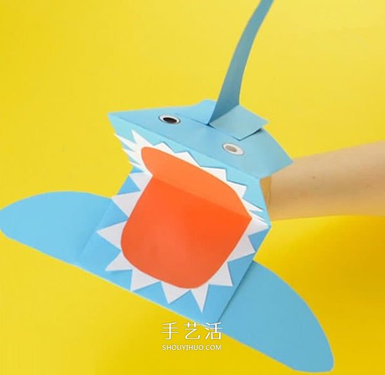 简单做纸鲨鱼的教程 好玩鲨鱼手偶的折纸图解