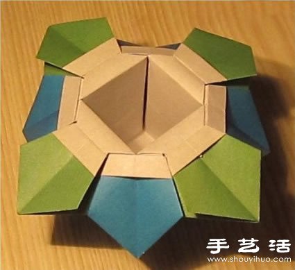 折纸花朵收纳盒的手工制作图解教程