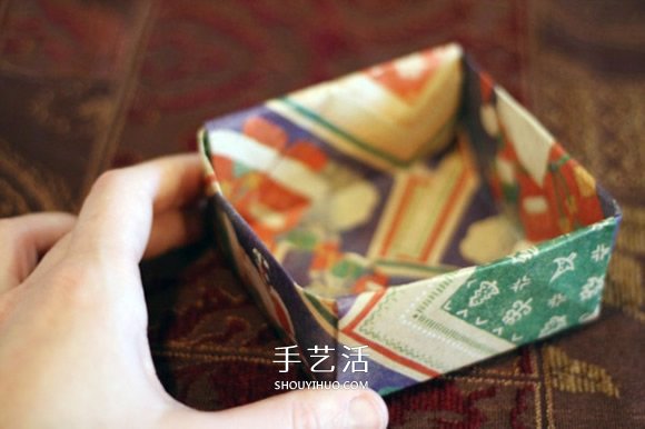 可爱又漂亮方形礼品盒的折纸方法图解