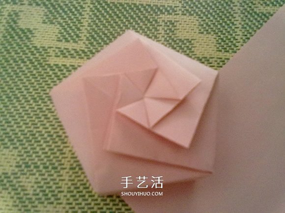 玫瑰纸盒的折法图解 情人节漂亮礼品盒的折法
