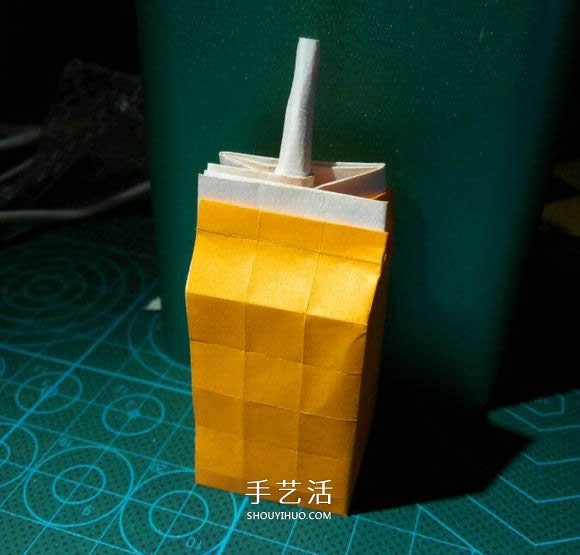 有趣的手工折纸教程 带吸管牛奶盒的折法图解