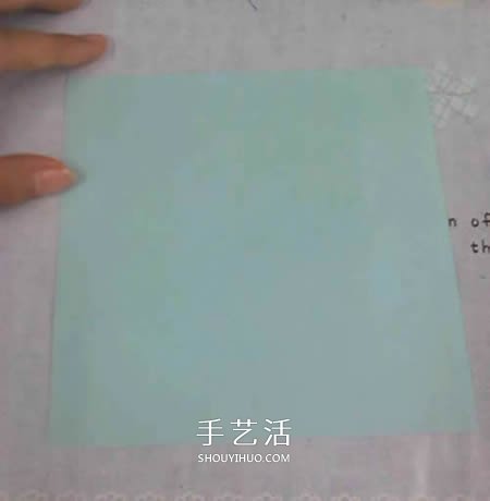 带盖方形包装盒的折法 还包括盒盖上的蝴蝶结