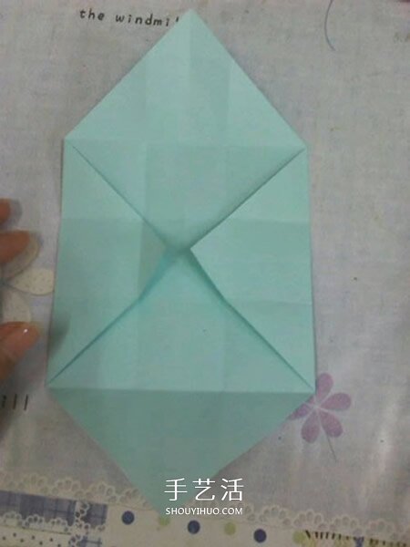 带盖方形包装盒的折法 还包括盒盖上的蝴蝶结