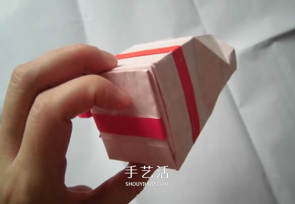 只用一张纸！折纸蝴蝶结礼品盒的图解步骤