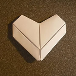 立体心形折纸图解 立体爱心的折法步骤