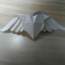 会飞的爱心折纸图解 有翅膀的心形折法步骤