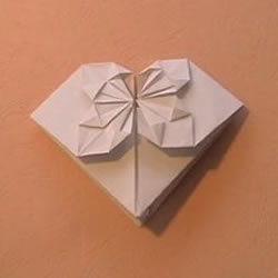 带花爱心的折纸方法 折纸花朵图案爱心图解