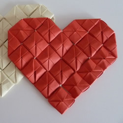 线穿浪漫爱心的折法 创意情人节爱心折纸图解