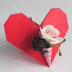 爱心插花的折法图解 简单带花瓶的心形折纸