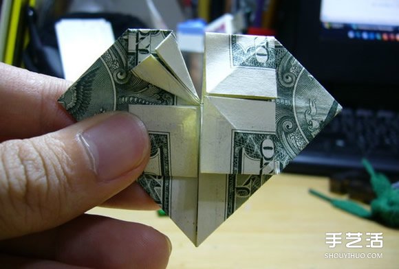 一元美金纸币折爱心图解 美金爱心的折纸方法