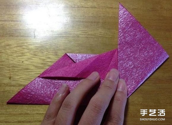 领带爱心的折法图解 漂亮领带心的折纸教程