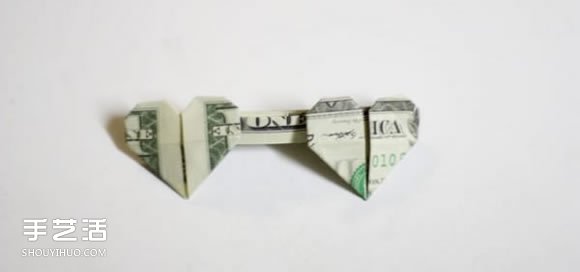 心连心折纸方法图解 一美元折纸连体爱心教程
