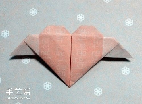 带翅膀桃心的折纸方法 折纸有翅膀爱心图解