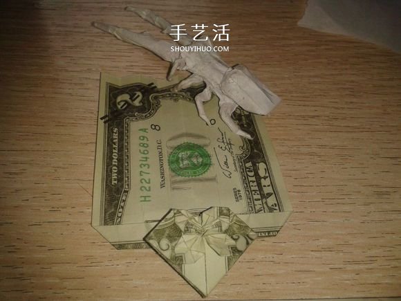 花心天使心的折法图解 好看美元折纸爱心教程