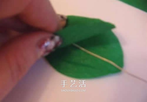 皱纹纸做花：漂亮纸玫瑰花的制作方法图解