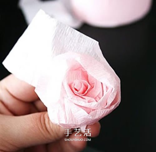 皱纹纸做玫瑰花球的方法 唯美的婚庆装饰物！