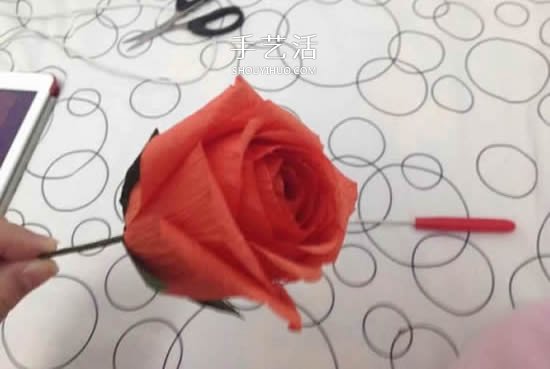 纸藤玫瑰花手工制作 用皱纹纸也同样可以做