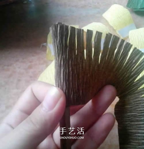 用皱纹纸做向日葵图解 简单详细步骤DIY太阳花