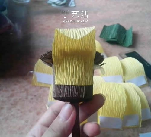 用皱纹纸做向日葵图解 简单详细步骤DIY太阳花