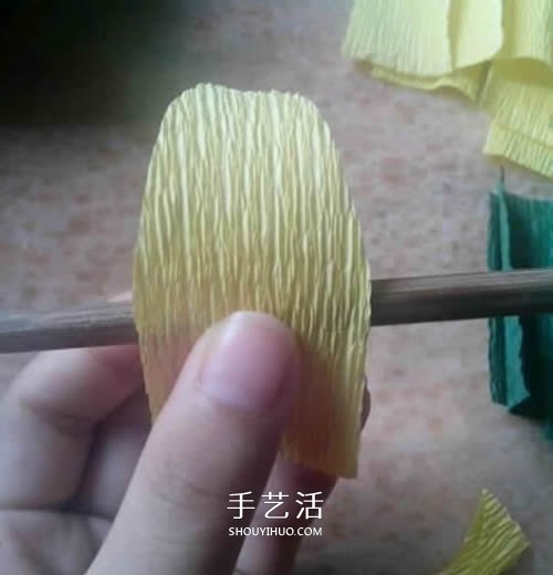 用皱纹纸做向日葵图解 简单详细步骤DIY太阳花