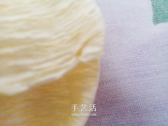 超像蛋糕的花朵！皱纹纸手工制作蛋糕花图解