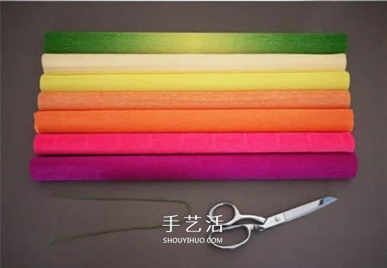 七种颜色似彩虹！皱纹纸做七彩纸花的方法
