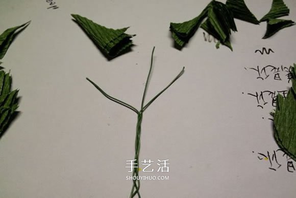 皱纹纸手工制作火红玫瑰花的方法 简单漂亮！