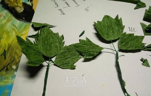 皱纹纸手工制作火红玫瑰花的方法 简单漂亮！