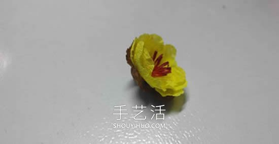 皱纹纸手工制作简单腊梅花的做法教程