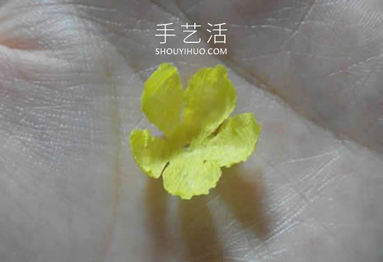 皱纹纸手工制作简单腊梅花的做法教程