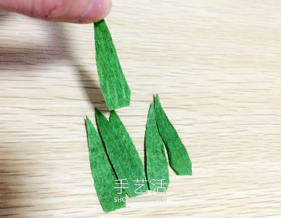 康乃馨皱纹纸花的手工制作方法图解教程