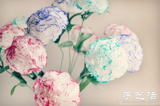 餐巾纸DIY康乃馨纸花的做法
