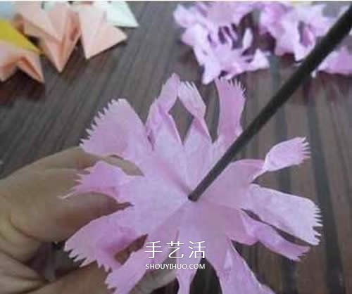 手揉纸康乃馨的制作 母亲节康乃馨DIY图解