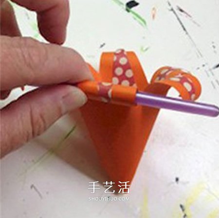 彩纸百合的制作方法 简单做百合花的步骤图