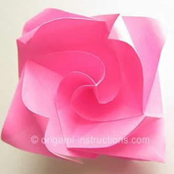 旋转玫瑰怎么折图解 手工旋转的玫瑰花折纸