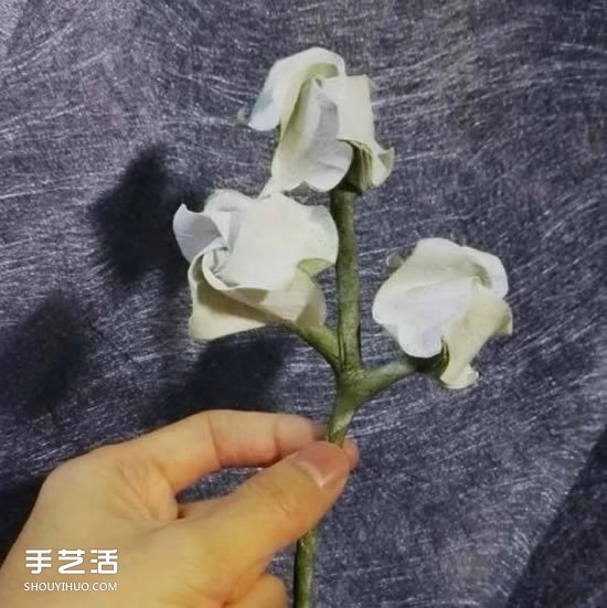 三生玫瑰花的折纸图解 一张纸折出三朵玫瑰花