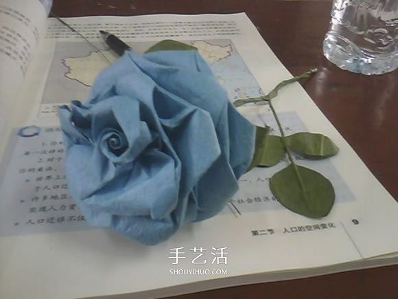 玫瑰花的折纸步骤图解 手揉纸折25瓣玫瑰花