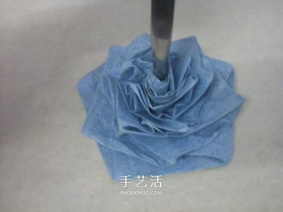 玫瑰花的折纸步骤图解 手揉纸折25瓣玫瑰花
