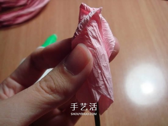 DIY纸藤玫瑰花图解教程 纸藤制作玫瑰的步骤