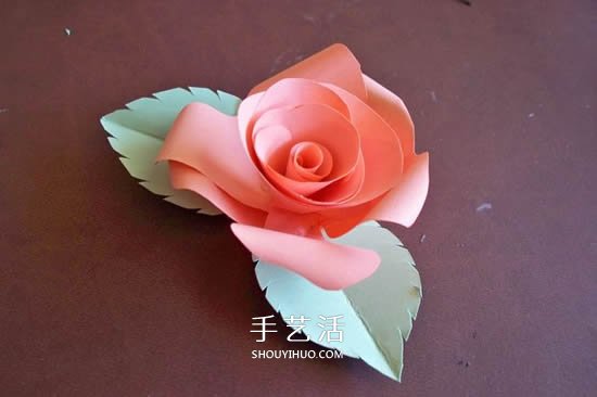 卡纸玫瑰花的做法图解 简单彩色纸玫瑰制作