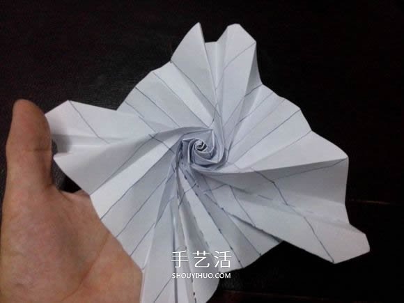 妮妮玫瑰的折法图解 手工漂亮纸玫瑰折纸步骤