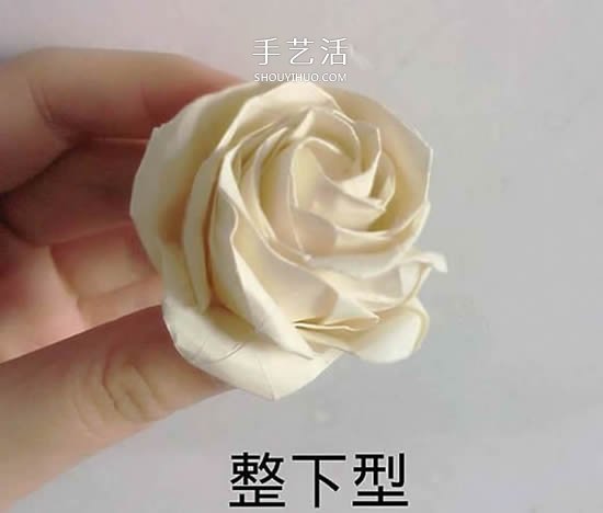 情人节前练练手 美丽纸玫瑰花的折叠步骤图