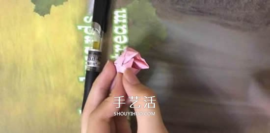 便签纸折花的教程 迷你玫瑰花手工折纸图解