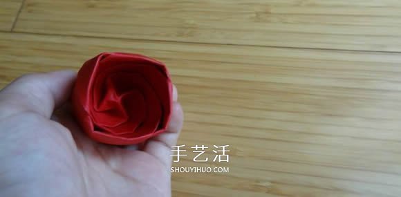 代表美丽和爱情！手工折纸卷心玫瑰步骤图解