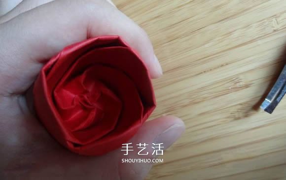 代表美丽和爱情！手工折纸卷心玫瑰步骤图解