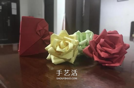 彩纸制作玫瑰花的简单教程