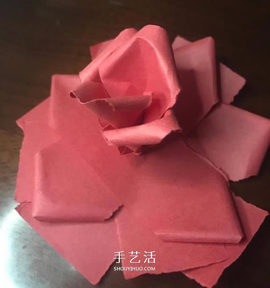 彩纸制作玫瑰花的简单教程