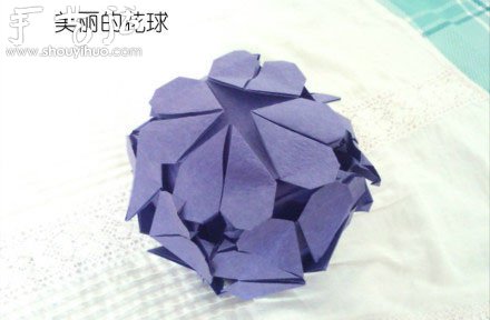 美丽的折纸花球制作教程